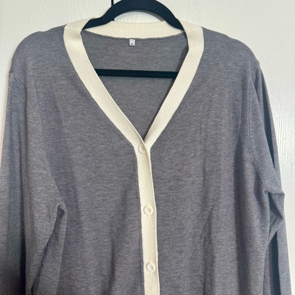 EUC. Gray button down women’s cardigan sweater XL. Light weight withpockets - Picture 2 of 13
